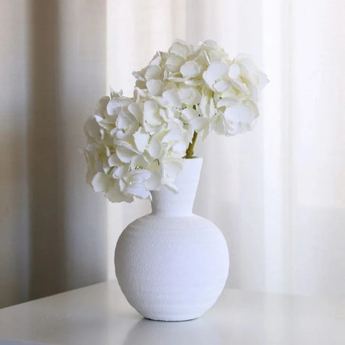 Terrakottavase in Form eines Dünenkürbisses – Organische, skulpturale Tondekoration